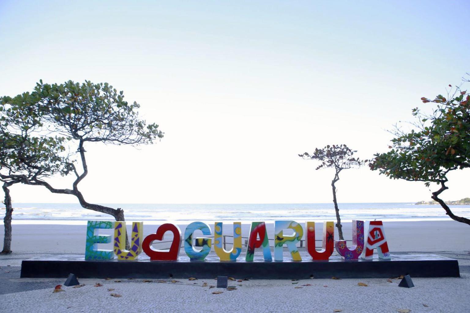 Pitangueiras Seaview: Spacious 4-Bedroom Apartment Steps from the Beach Guaruja Exterior photo